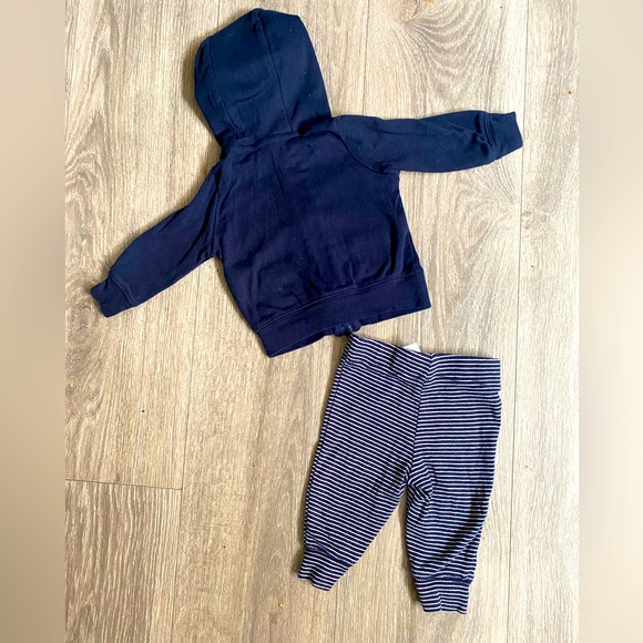3 Months boy Carters pack! 3 Onesies, 2 piece fall outfit and 1 long sleeve💙🍁 - Picture 4 of 14